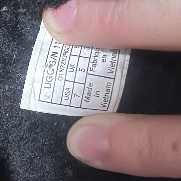 Women’s UGG slippers - Picture 2 of 4